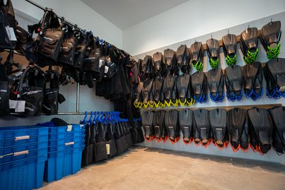 _Dive Center 9499