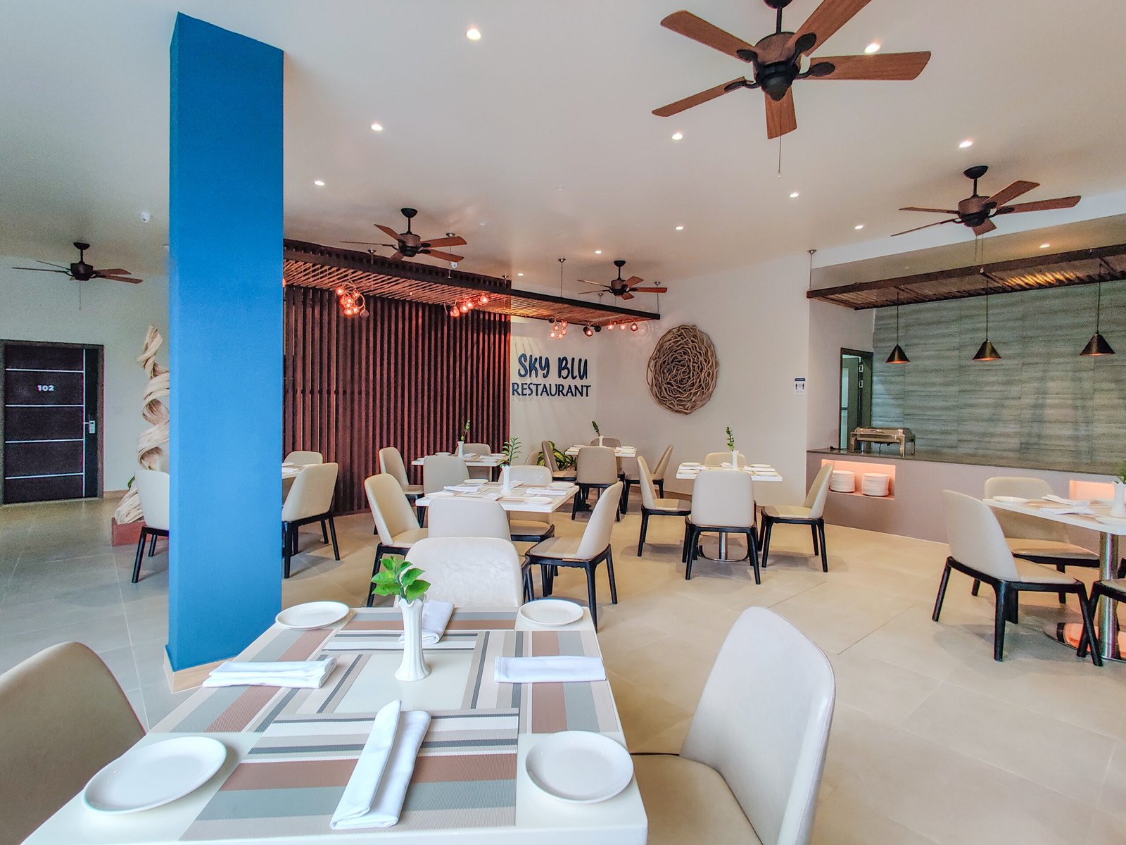 Sky Blu Restaurant - Sky Beach Dhiffushi - 1