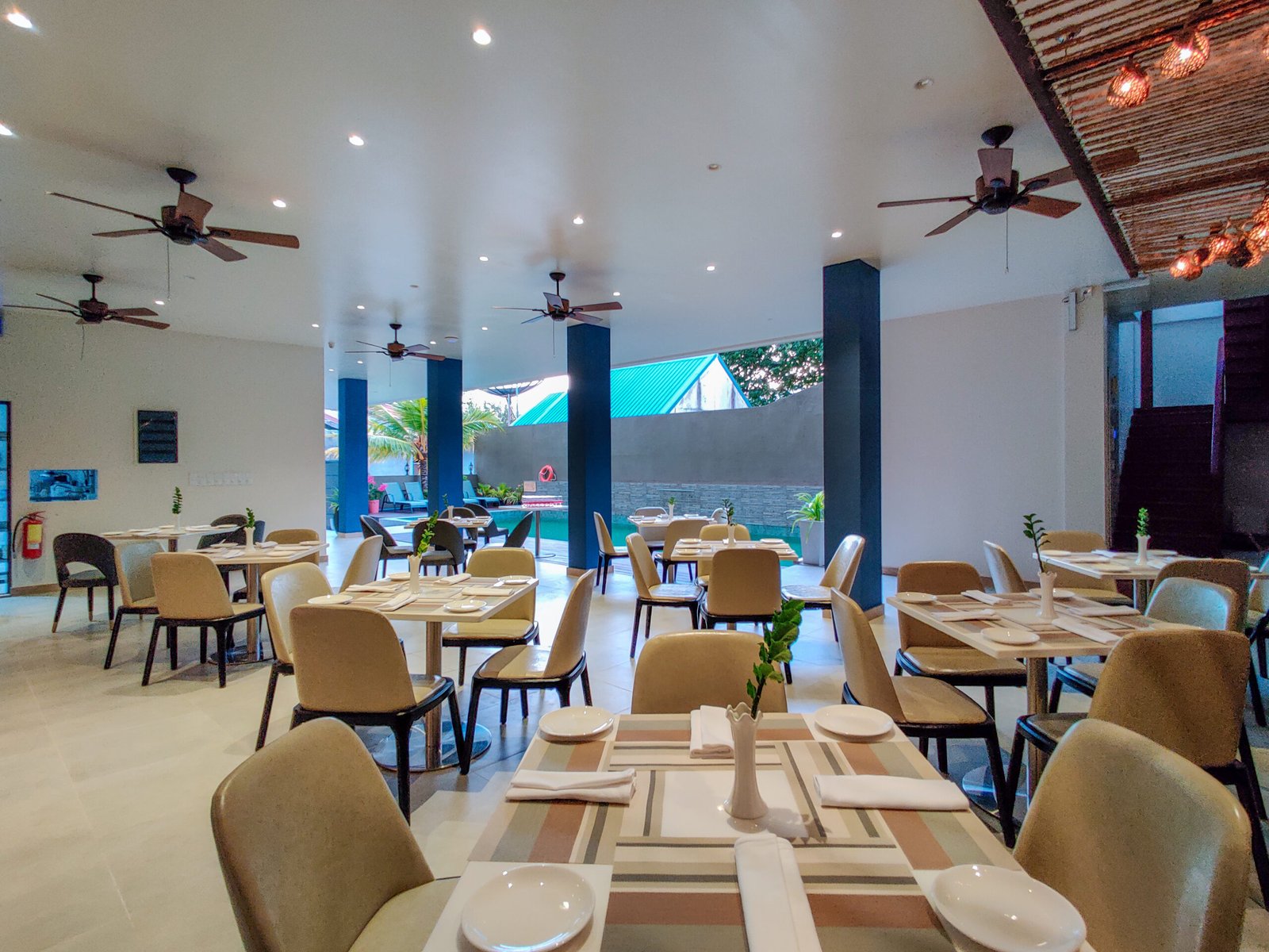 Sky Blu Restaurant - Sky Beach Dhiffushi - 6