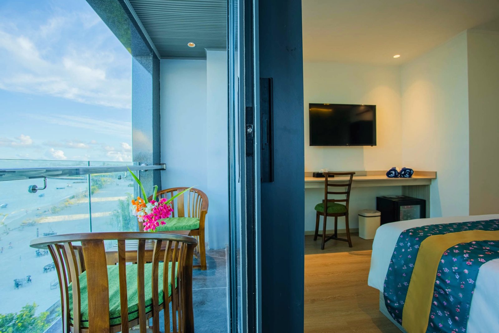 Copy of Deluxe Seaview Balcony Room 1-min