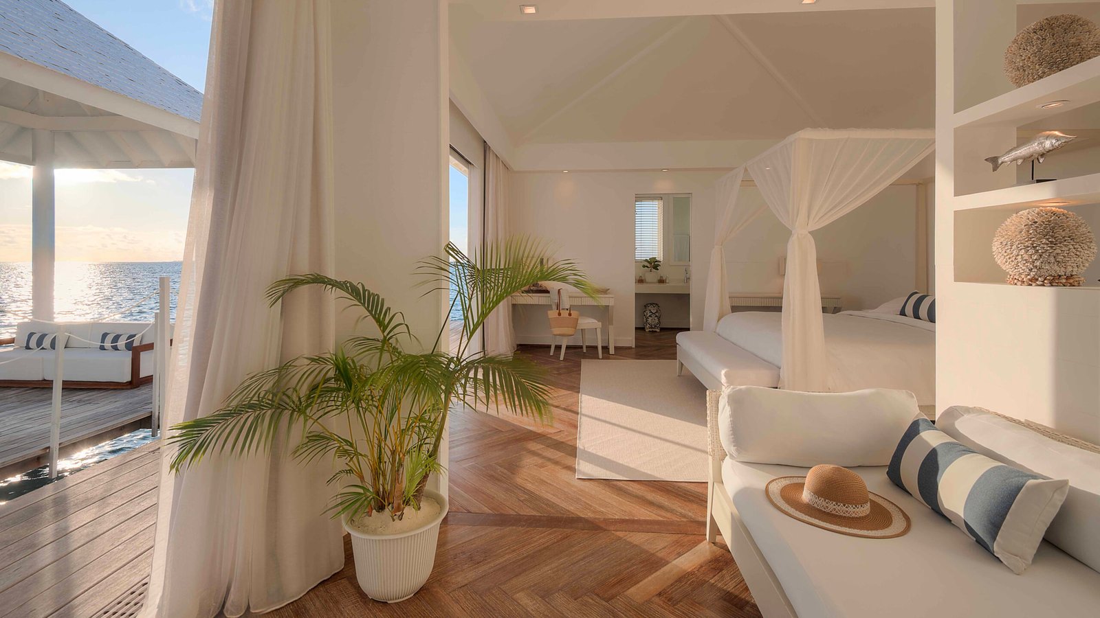 Diamonds-Athurgua-Water-Villa-Water-Villa-Suite-006