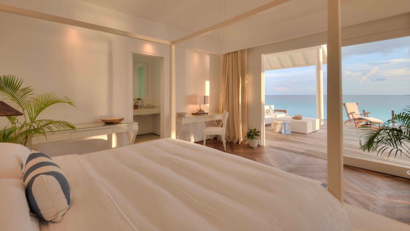 Diamonds-Athurgua-Water-Villa-Water-Villa-Suite-024